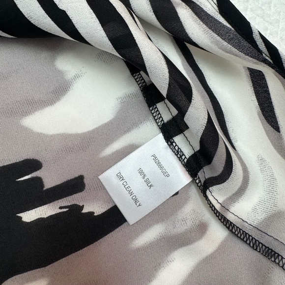 NWT Parker Black Grey 100% Silk V- Neck Pullover Blouse Top Size Large - Picture 11 of 11